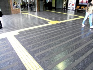 Colour photograph showing Accessibility-for-All in Kyoto, Japan. Photograph taken by CJ Walsh. 2010-04-27. Click to enlarge.