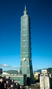 Colour photograph showing the Taipei 101 Tower, in Taiwan ... which was completed in 2004. Designed by C.Y. Lee & Partners Architects/Planners, Taiwan. Click to enlarge.